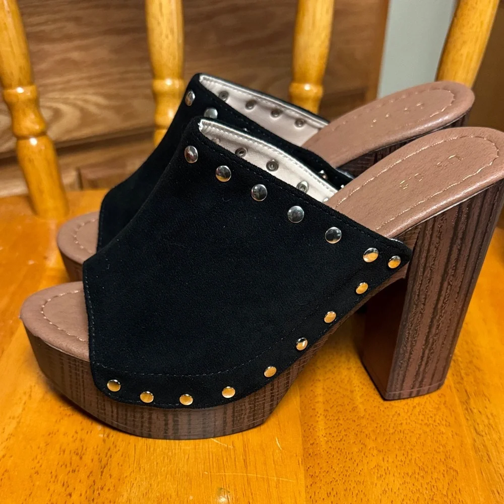 Allegra k NWOB 6.5 faux suede Black Studded 4” chunky heel slide Sandal